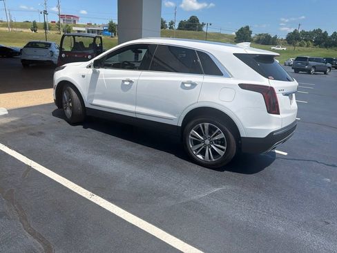 Used 2025 Cadillac XT5 Premium Luxury FWD image 2