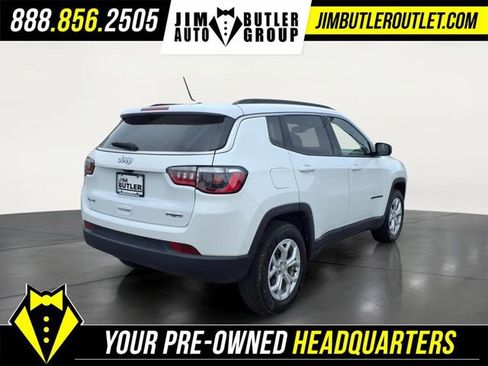 Used 2024 Jeep Compass Latitude AWD/4WD image 2