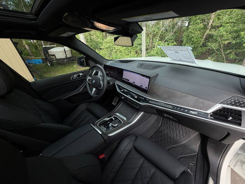 Used 2024 BMW X5 xDrive40i w/ M Sport Package image 16