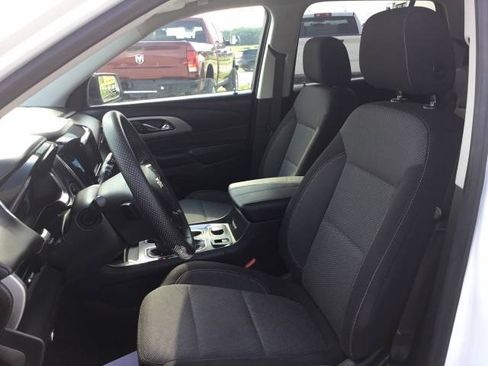 Used 2021 Chevrolet Traverse LS FWD image 14