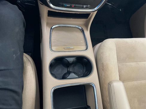 Used 2016 Dodge Grand Caravan SXT image 37