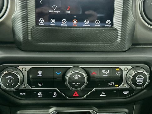 Used 2023 Jeep Gladiator Sport AWD/4WD image 22