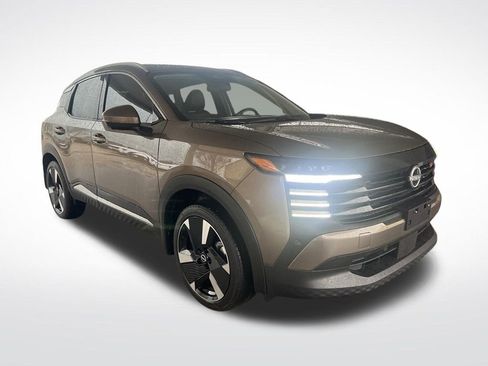 Certified 2025 Nissan Kicks SR image 3