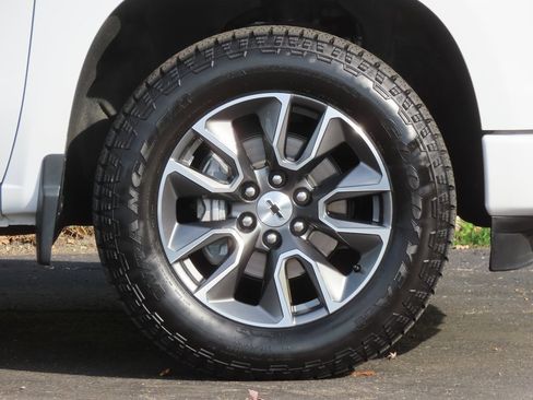 Used 2024 Chevrolet Silverado 1500 RST w/ Convenience Package II image 15