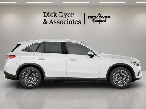 Used 2026 Mercedes-Benz GLC 300 image 11