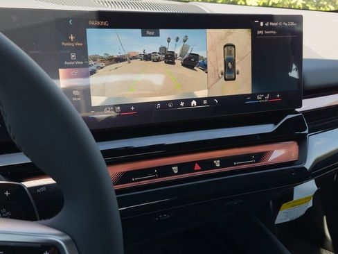 New 2026 BMW 550e xDrive w/ Premium Package AWD/4WD image 11