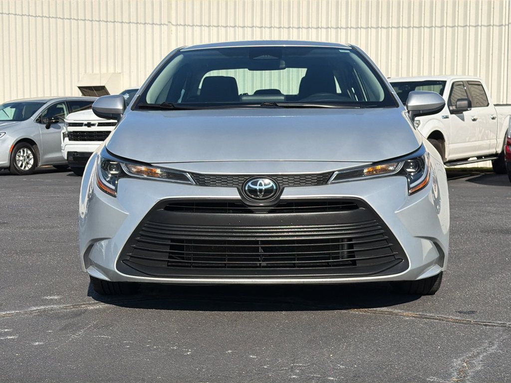 Used 2024 Toyota Corolla LE FWD image 3