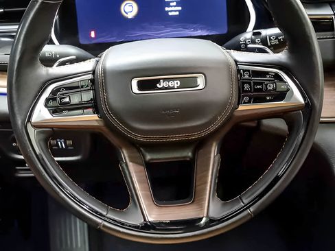 Used 2023 Jeep Grand Cherokee L Summit w/ Advanced Protech Group IV AWD/4WD image 17