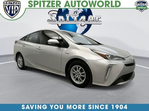 Used 2022 Toyota Prius LE image 1