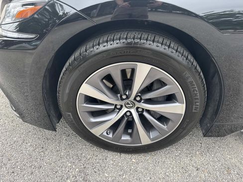 Used 2018 Lexus LS 500h w/ Accessory Package (Z2) RWD image 10