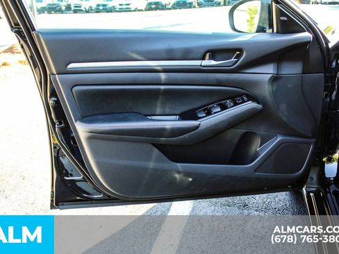 Used 2025 Nissan Altima 2.5 SR FWD image 37