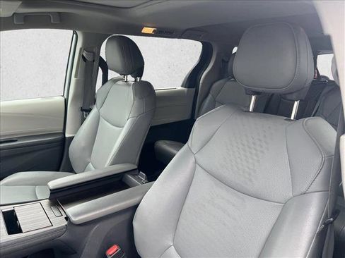 Used 2023 Toyota Sienna XLE image 16