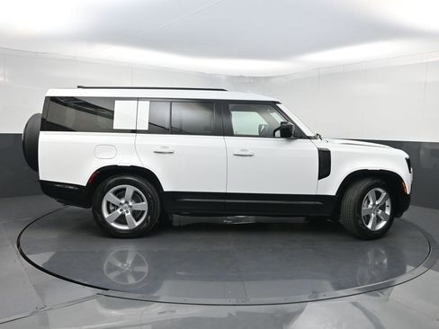 Used 2025 Land Rover Defender 130 X-Dynamic SE AWD/4WD image 47