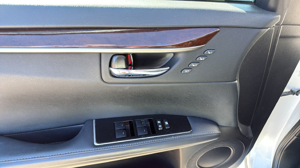 Used 2017 Lexus ES 350 w/ Premium Package FWD image 11