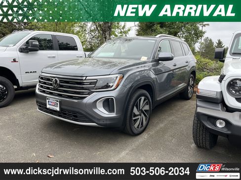Used 2025 Volkswagen Atlas SEL AWD/4WD image 3