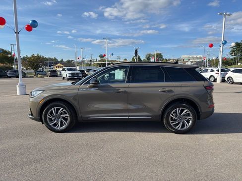 New 2026 Lincoln Corsair Premiere image 2