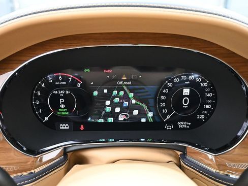Used 2025 Bentley Flying Spur Plug-In Hybrid AWD/4WD image 21