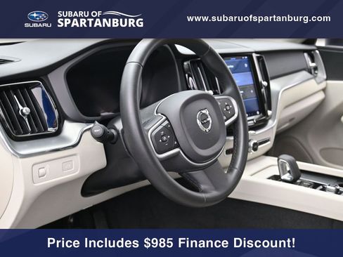 Used 2022 Volvo XC60 B5 Momentum image 14