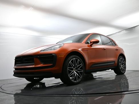 Certified 2025 Porsche Macan image 44