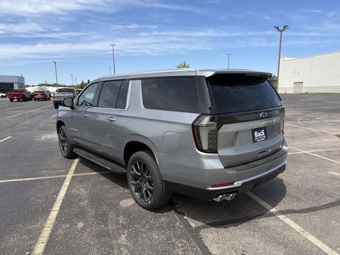 New 2026 Chevrolet Suburban High Country w/ Sun And Tow Package AWD/4WD image 7