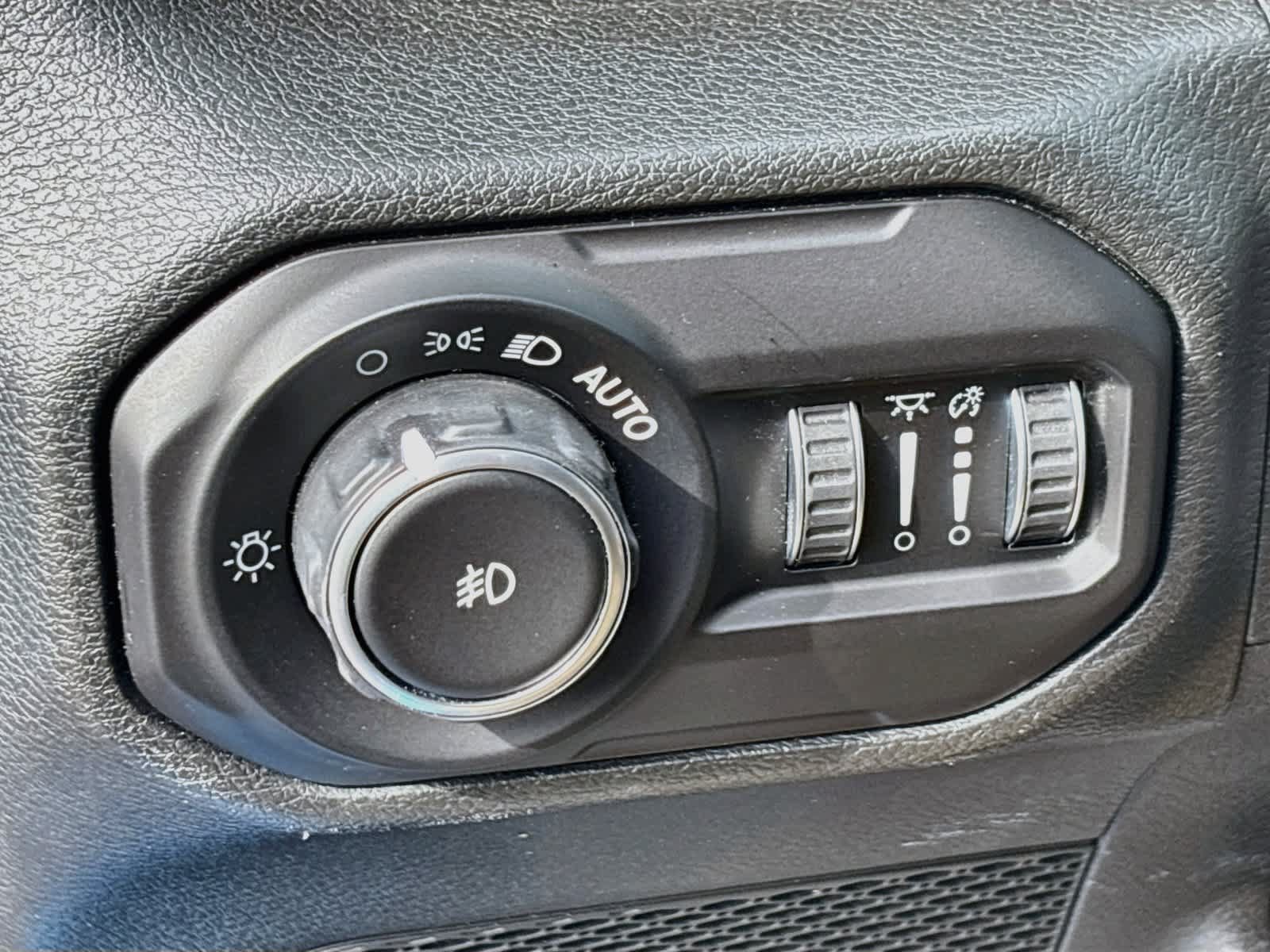 Used 2021 Jeep Wrangler Sport AWD/4WD image 10