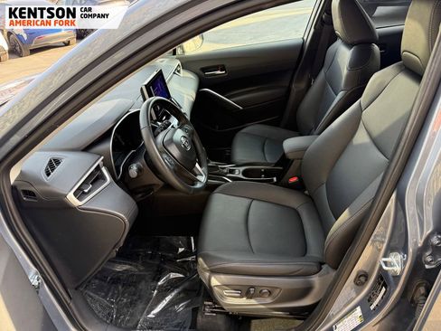 Used 2025 Toyota Corolla Cross XLE image 29