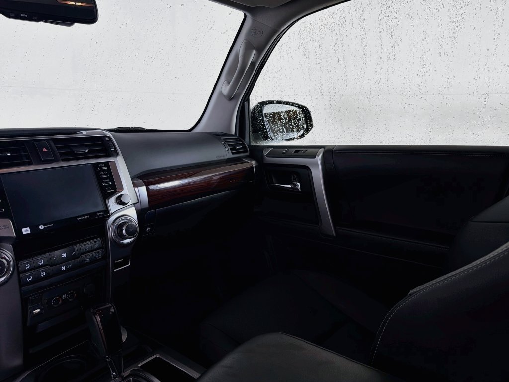 Used 2024 Toyota 4Runner Limited AWD/4WD image 21