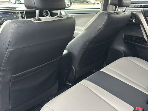 Used 2018 Toyota RAV4 Limited image 31