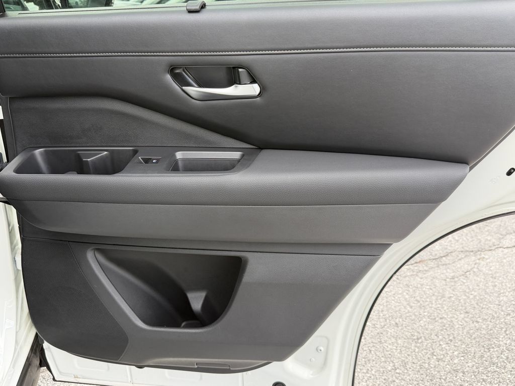 Used 2024 Nissan Pathfinder SL FWD image 14