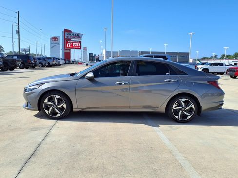 Used 2021 Hyundai Elantra Limited w/ Cargo Package FWD image 8