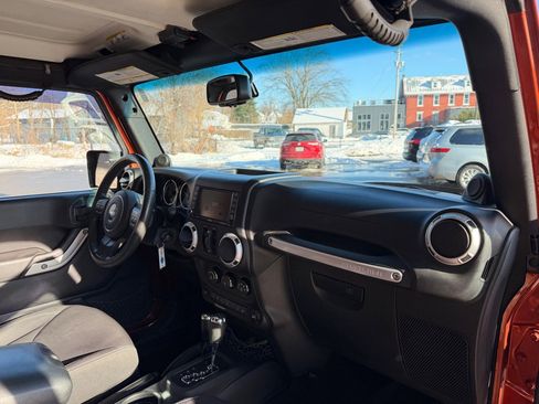 Used 2014 Jeep Wrangler Unlimited Rubicon w/ Dual Top Group image 16