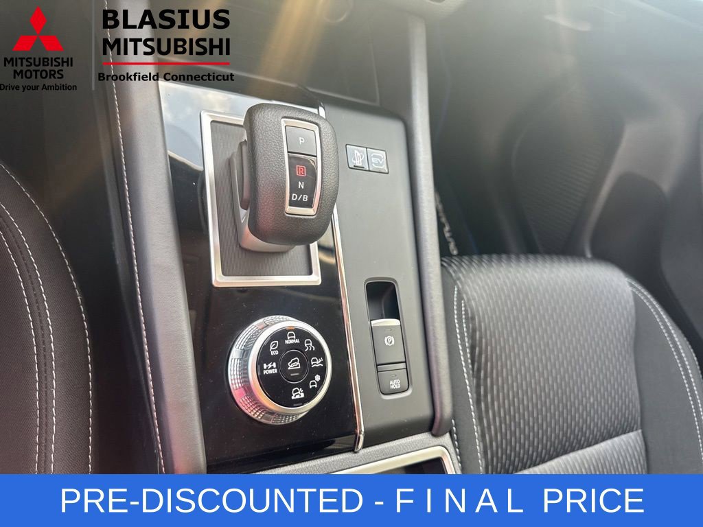 Used 2025 Mitsubishi Outlander ES AWD/4WD image 28