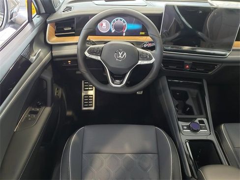 New 2026 Volkswagen Tiguan SEL R-Line image 9