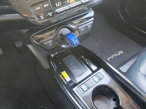 Used 2019 Toyota Prius XLE image 15