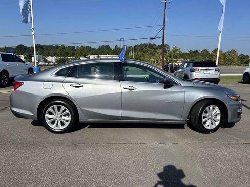 Used 2025 Chevrolet Malibu LT FWD image 2