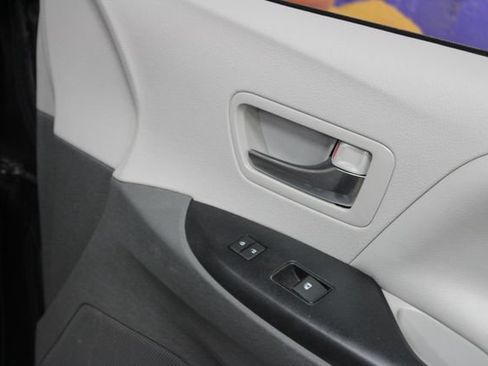 Used 2020 Toyota Sienna LE FWD image 11