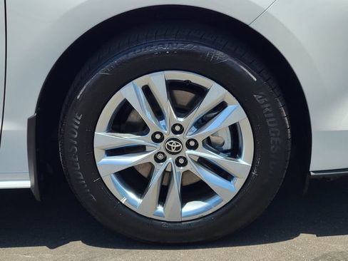Used 2025 Toyota Sienna XLE w/ XLE Plus Package FWD image 31