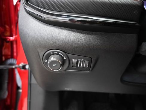 Used 2025 Jeep Compass Trailhawk AWD/4WD image 25
