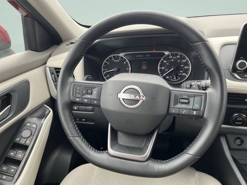 Used 2025 Nissan Rogue SV image 25