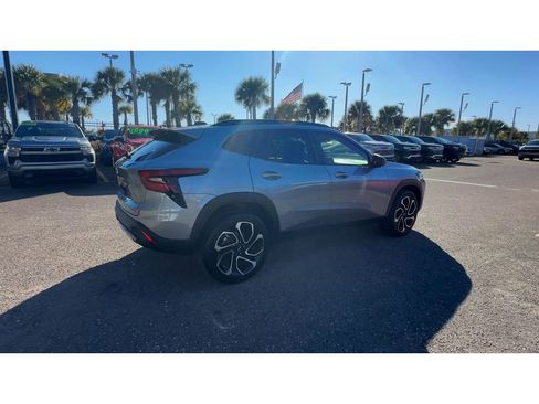 Certified 2025 Chevrolet Trax RS w/ Sunroof Package image 2