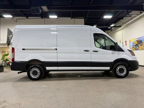 Used 2025 Ford Transit 250 148 Medium Roof RWD image 4