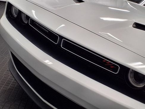 Used 2017 Dodge Challenger R/T RWD image 15