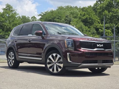 Used 2022 Kia Telluride S FWD image 2