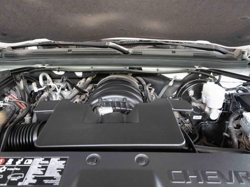 Used 2018 Chevrolet Suburban LT AWD/4WD image 32