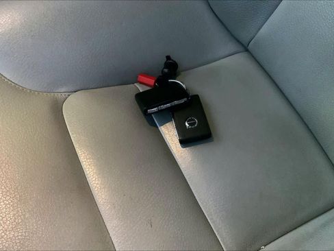 Used 2017 Volvo XC90 T5 Momentum w/ Vision Package image 15