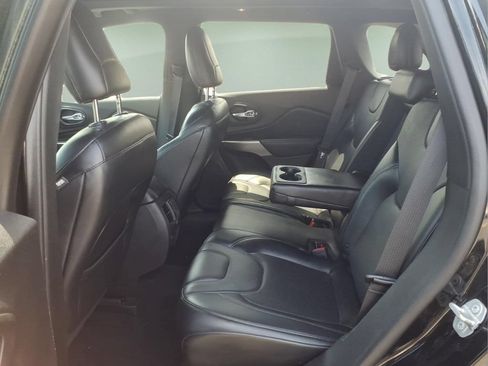 Used 2019 Jeep Cherokee High Altitude AWD/4WD image 5