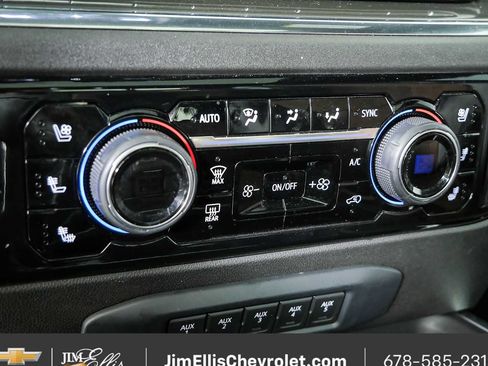 Used 2024 Chevrolet Silverado 2500 High Country w/ Technology Package AWD/4WD image 17