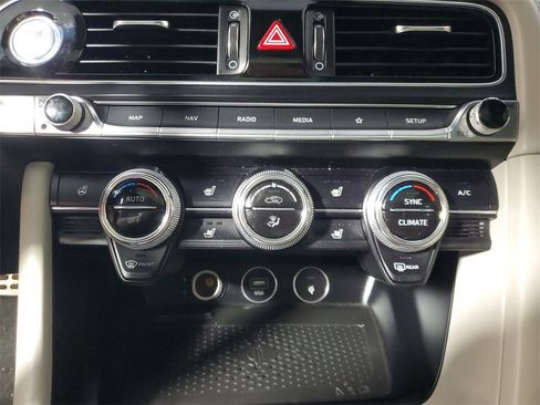 Used 2022 Genesis G70 3.3T image 20