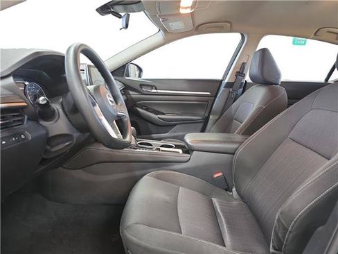 Used 2023 Nissan Altima 2.5 SV FWD image 8