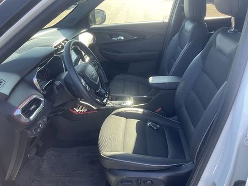 Used 2023 Chevrolet TrailBlazer RS w/ Sun and Liftgate Package image 6